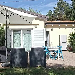 Giardino Di Annabella-giardino Privato-posto Auto , Bologna Italia